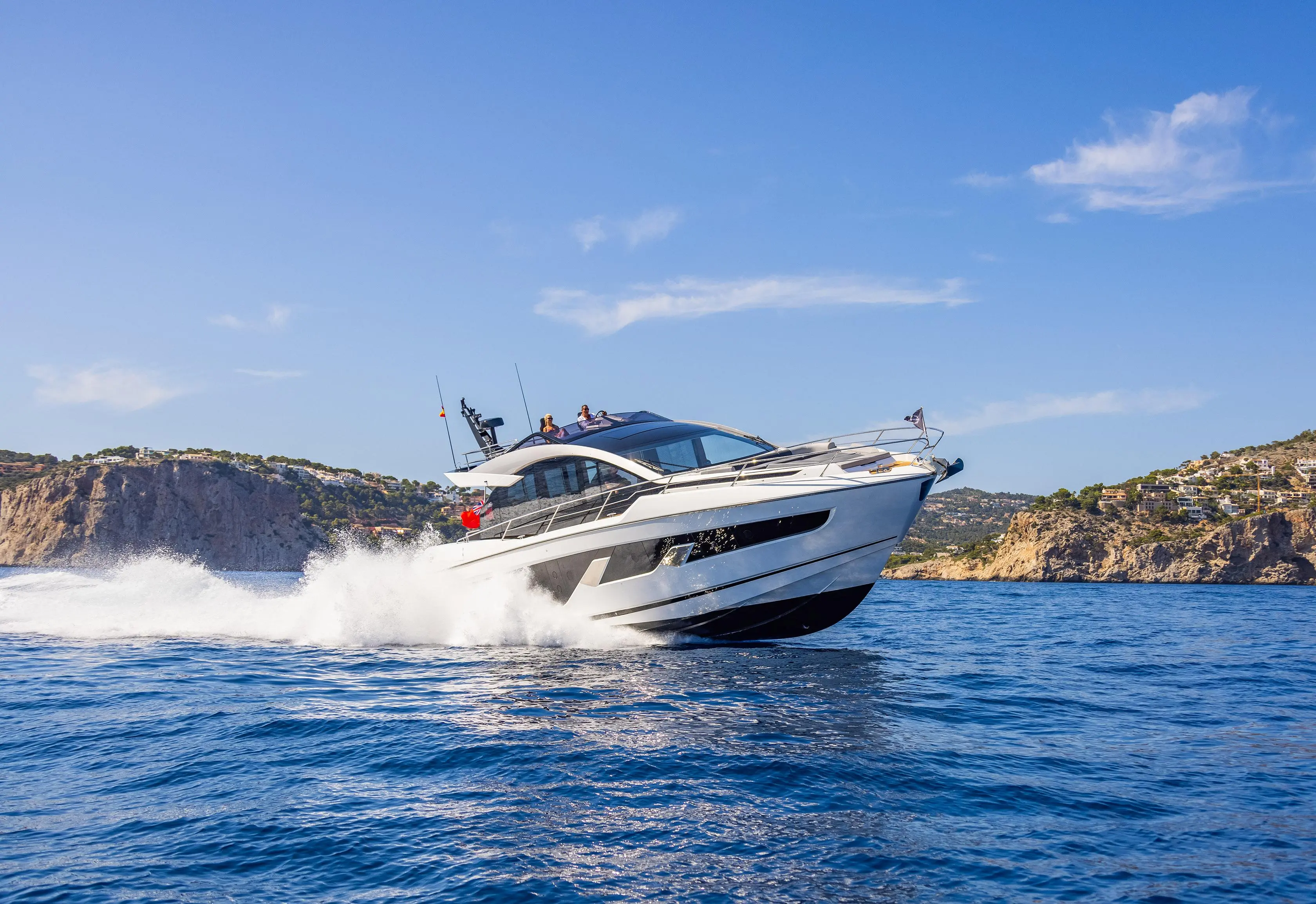 2022 Sunseeker 65 sport yacht