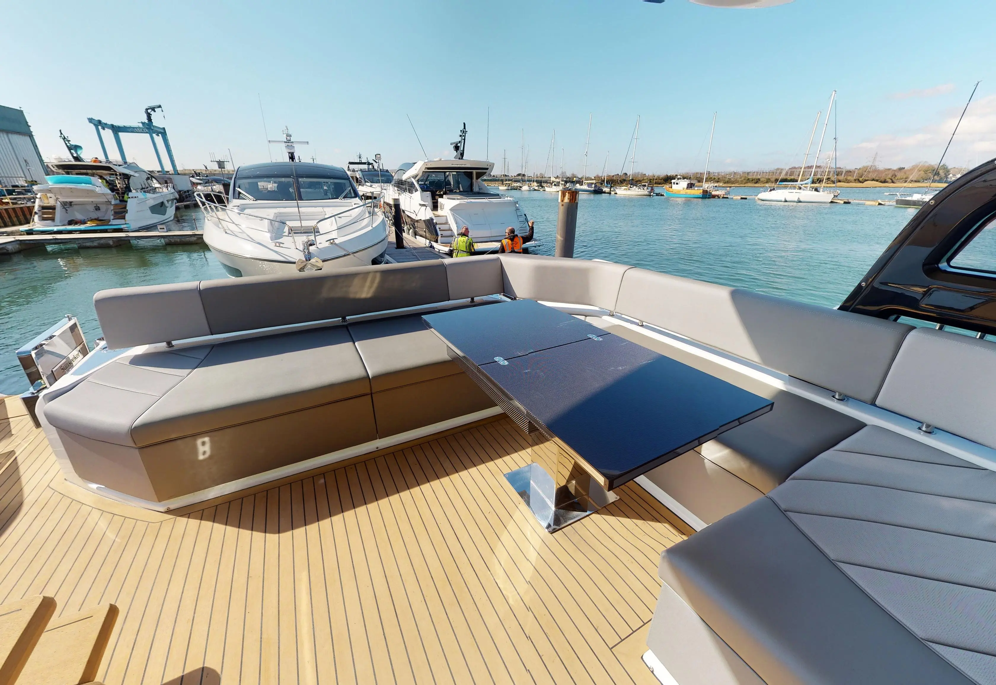 2022 Sunseeker 65 sport yacht