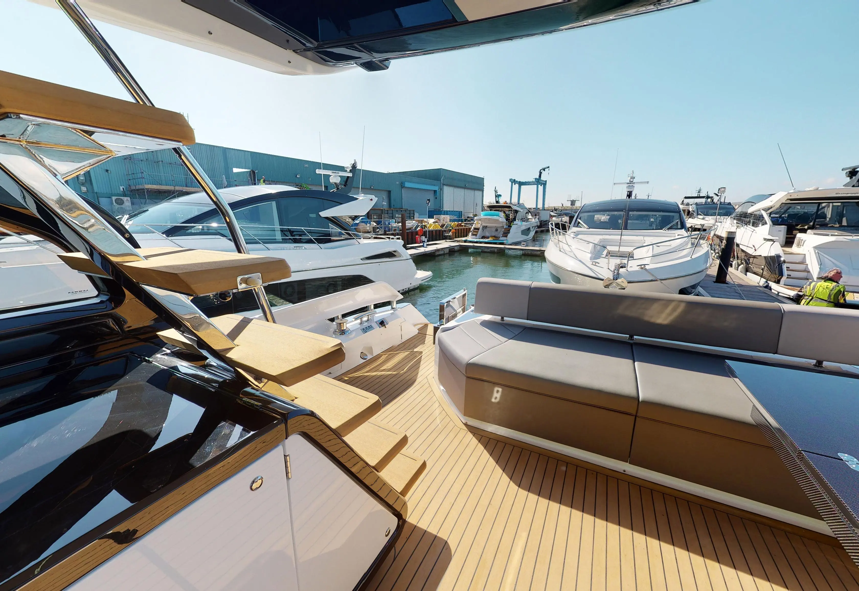 2022 Sunseeker 65 sport yacht