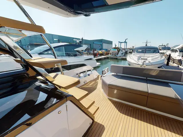 Sunseeker Sport Yacht 65