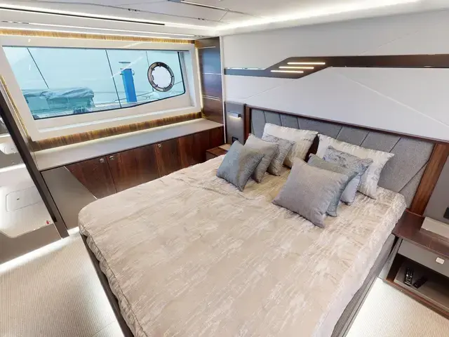 Sunseeker Sport Yacht 65