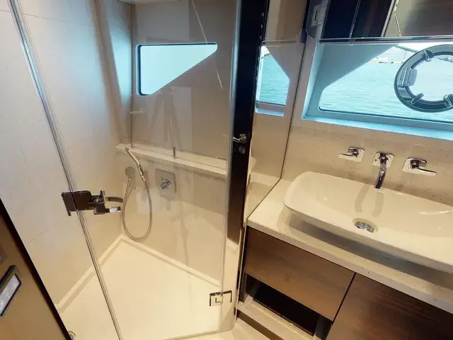 Sunseeker Sport Yacht 65