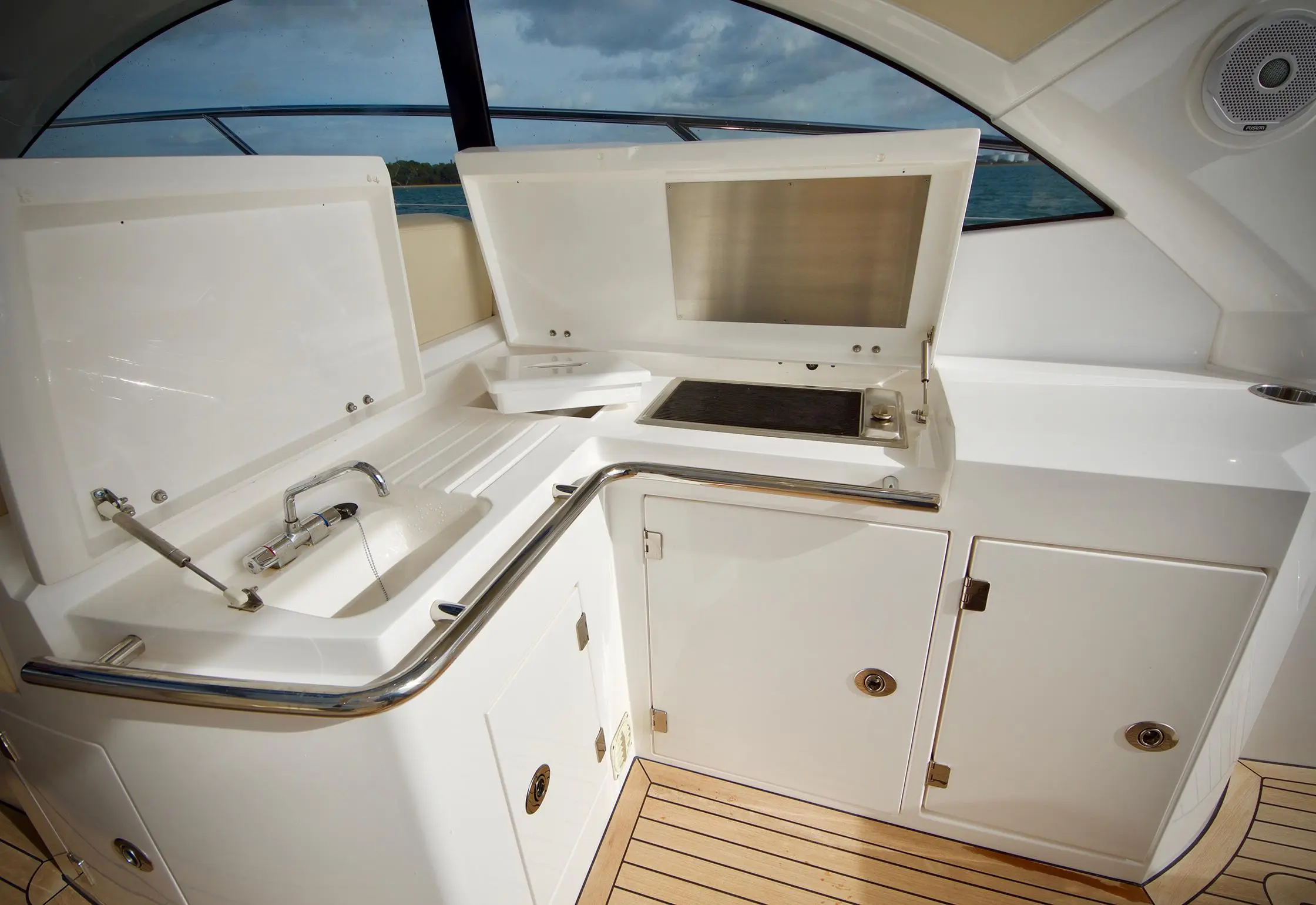 2014 Sunseeker san remo 485