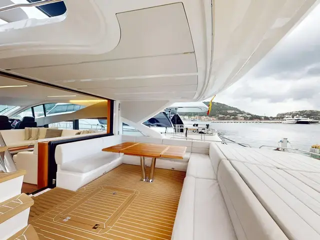 Sunseeker 68 Sport Yacht