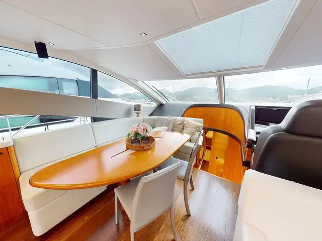 Sunseeker 68 Sport Yacht