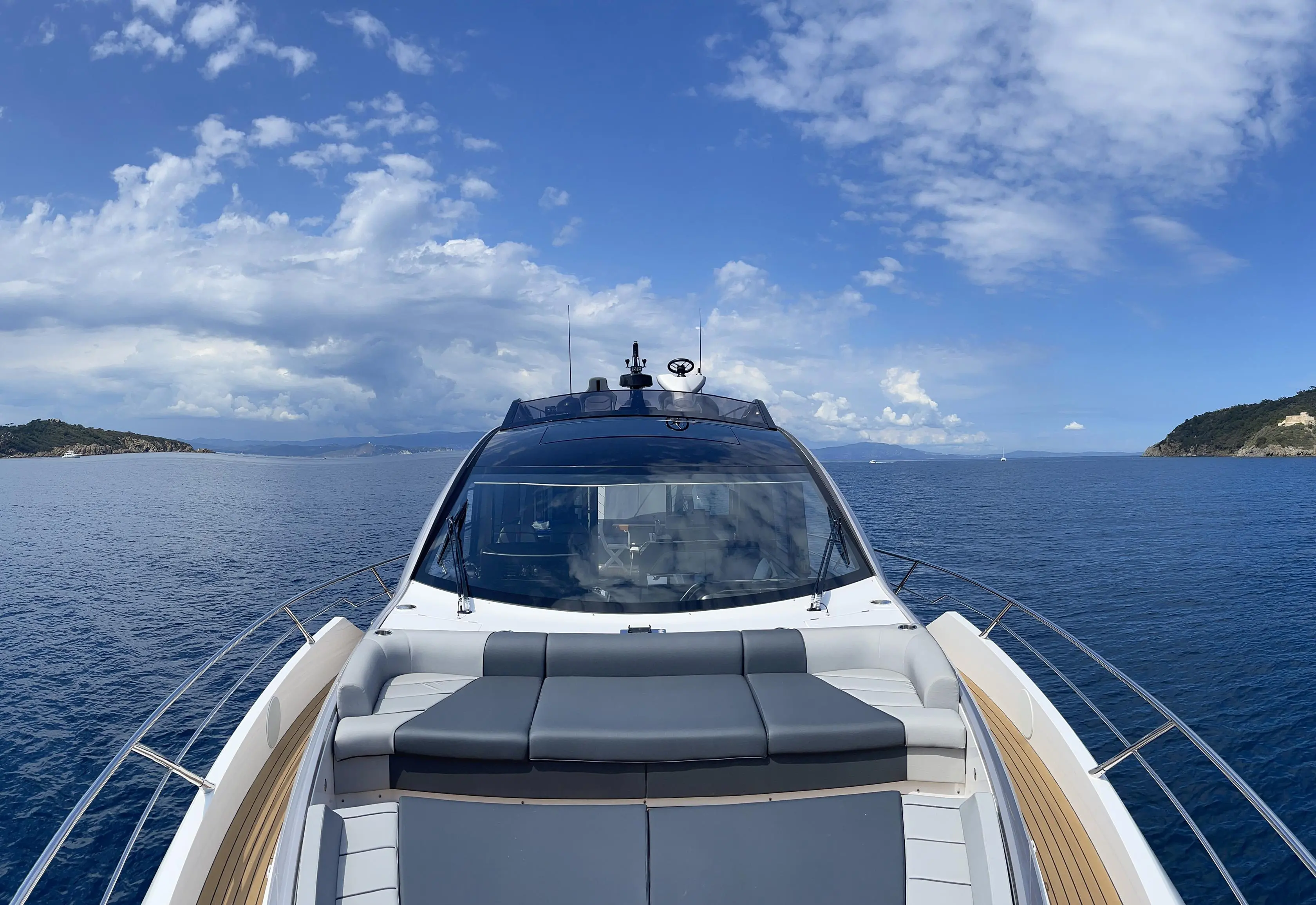 2021 Sunseeker sport yacht 65