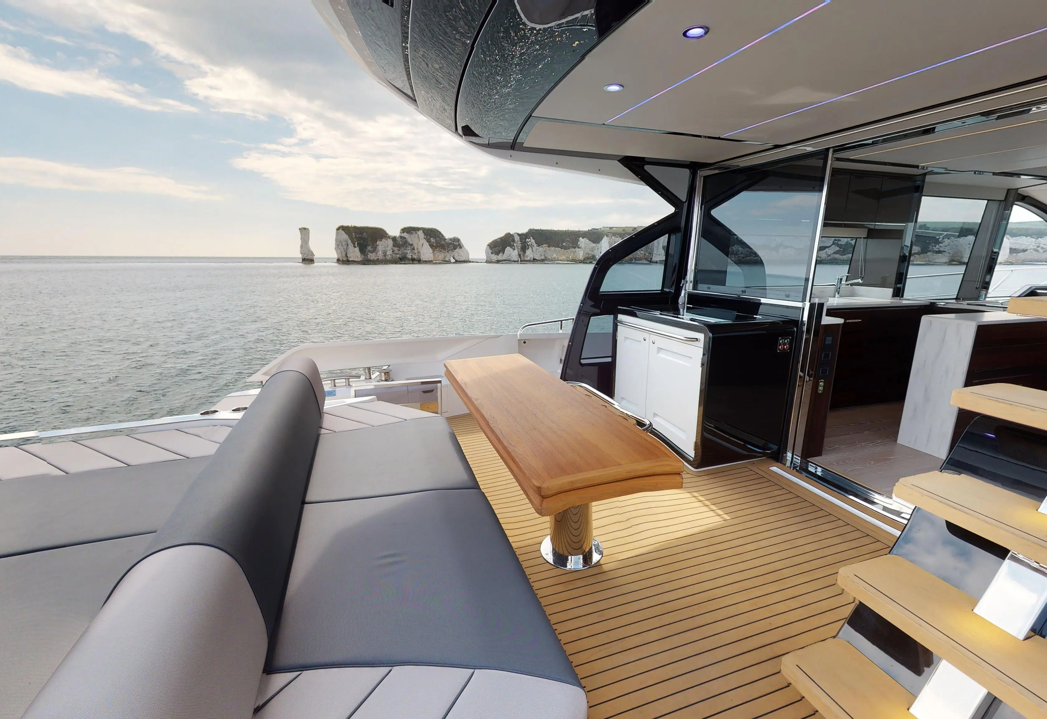 2021 Sunseeker sport yacht 65