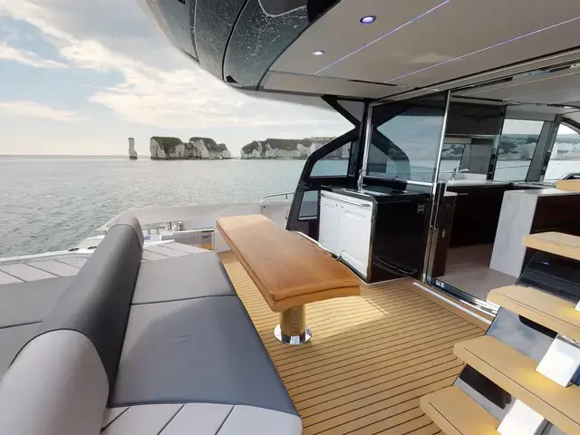 Sunseeker Sport Yacht 65