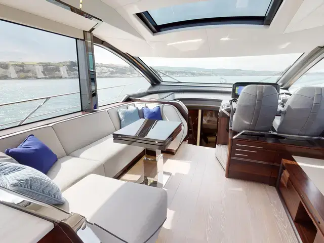 Sunseeker Sport Yacht 65