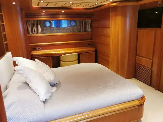 Ferretti Yachts Custom Line 94