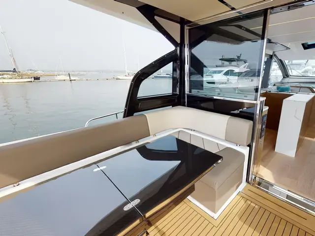 Sunseeker Sport Yacht 65