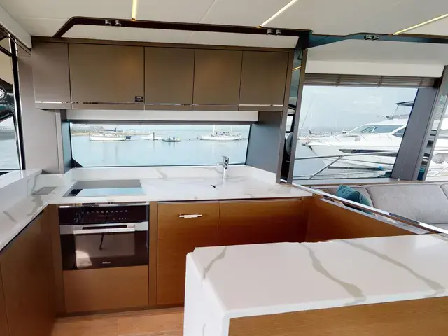 Sunseeker Sport Yacht 65