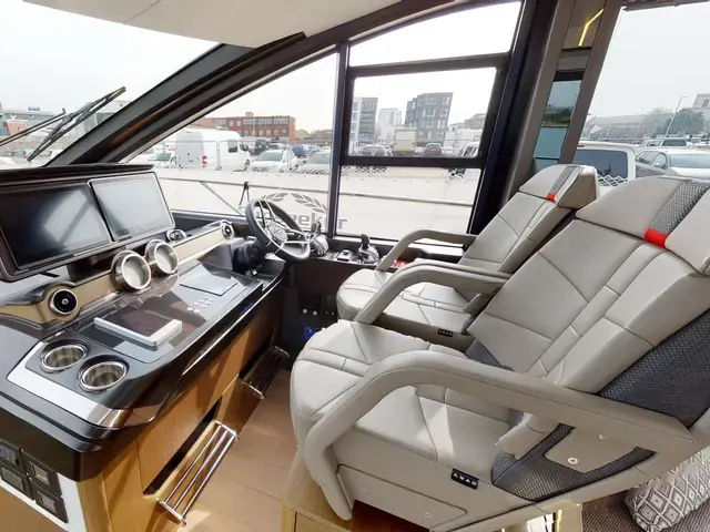 Sunseeker Sport Yacht 65