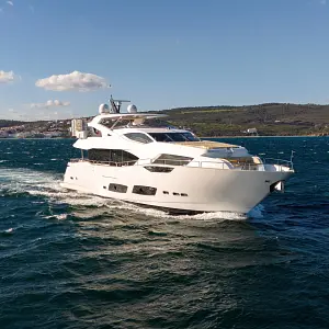 2016 Sunseeker 95 Yacht