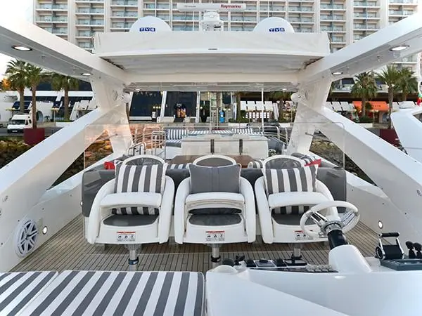 2011 Sunseeker yacht 88