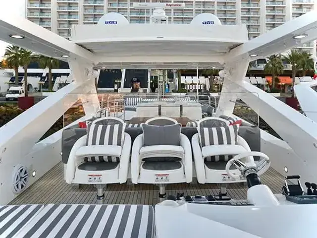 Sunseeker 88 Yacht