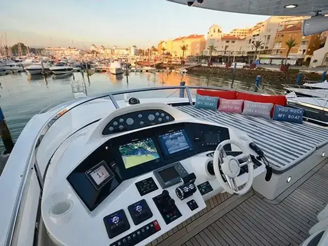 Sunseeker 88 Yacht