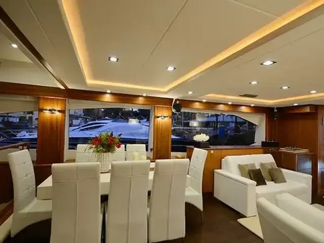 Sunseeker 88 Yacht