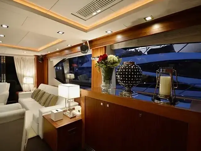 Sunseeker 88 Yacht