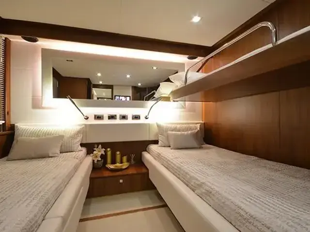 Sunseeker 88 Yacht