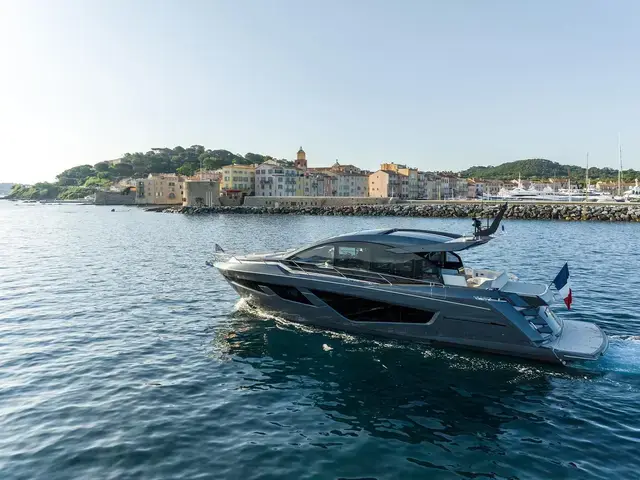 Sunseeker Predator 65