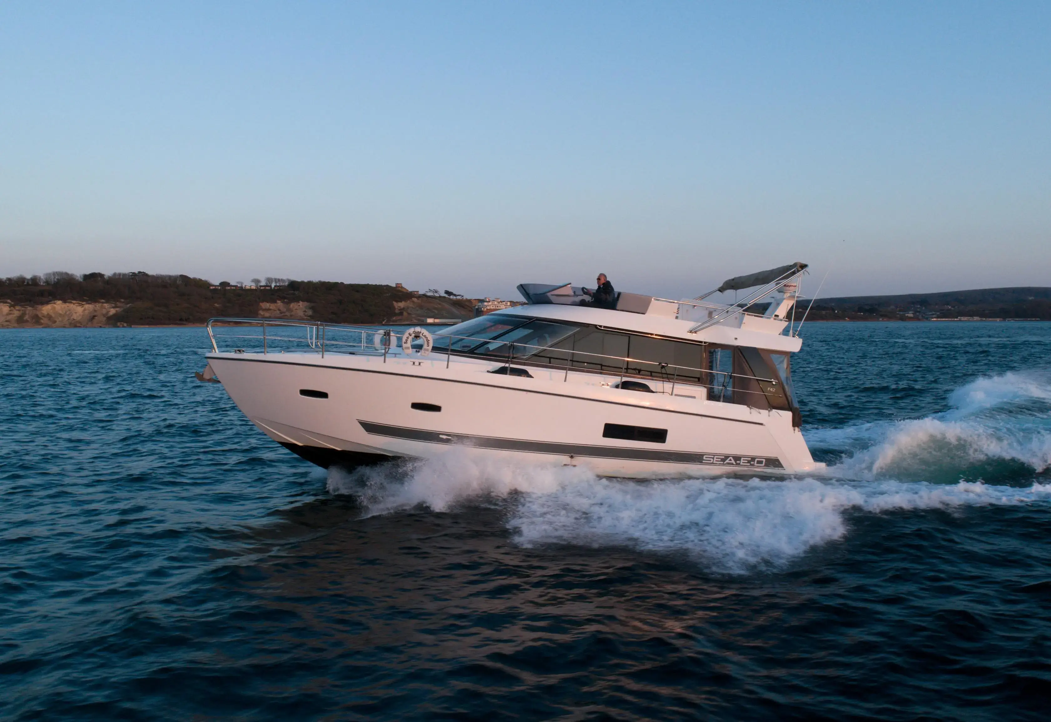 2011 Sealine f 42