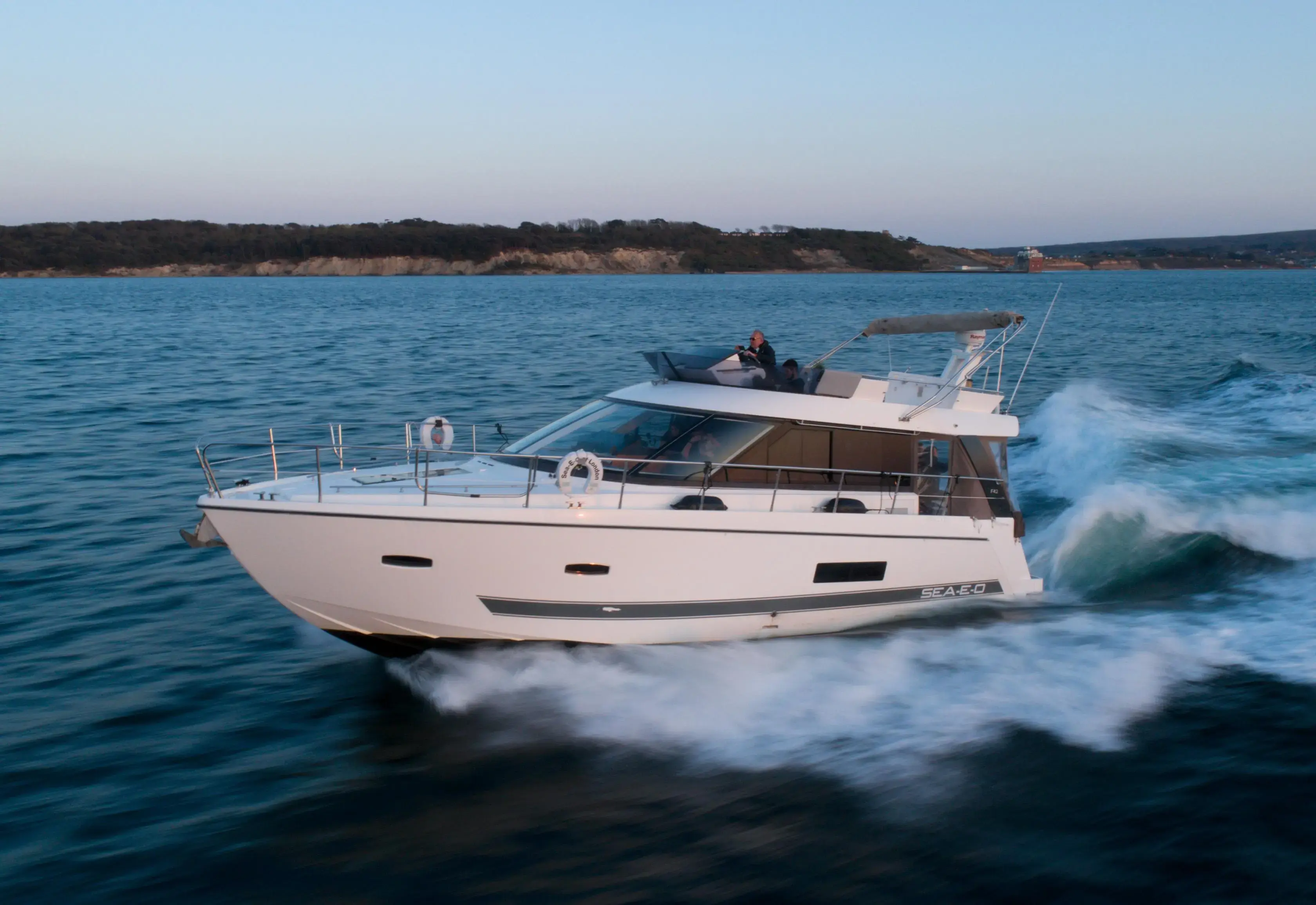 2011 Sealine f 42