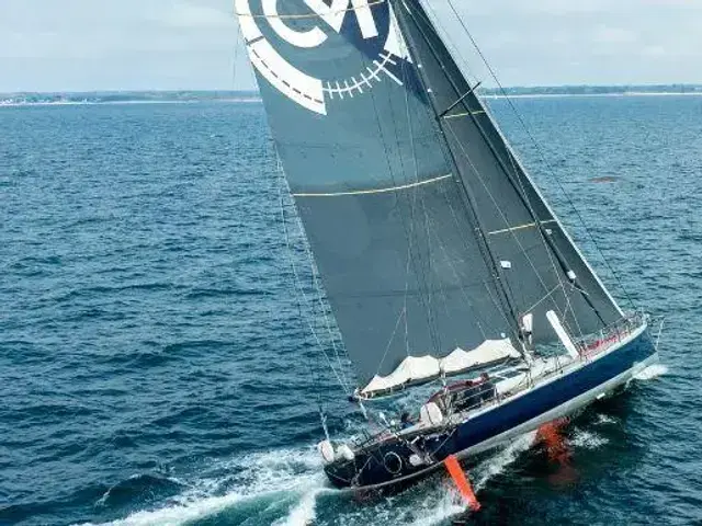 Barge ex imoca open 60