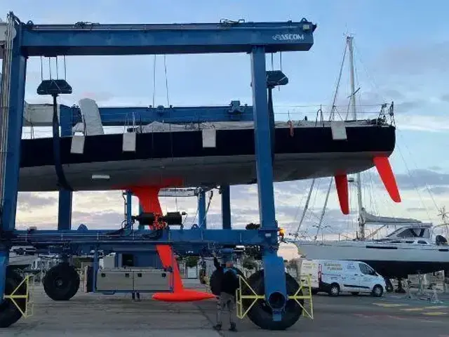 Barge ex imoca open 60