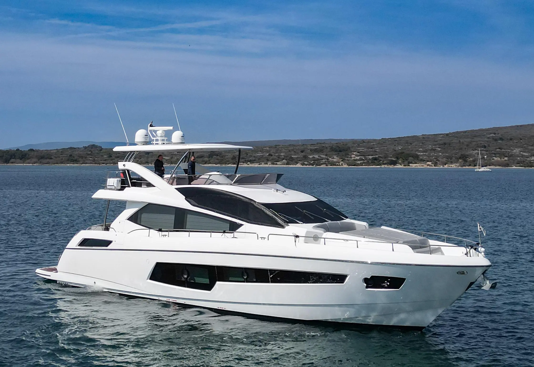 2016 Sunseeker 75 yacht