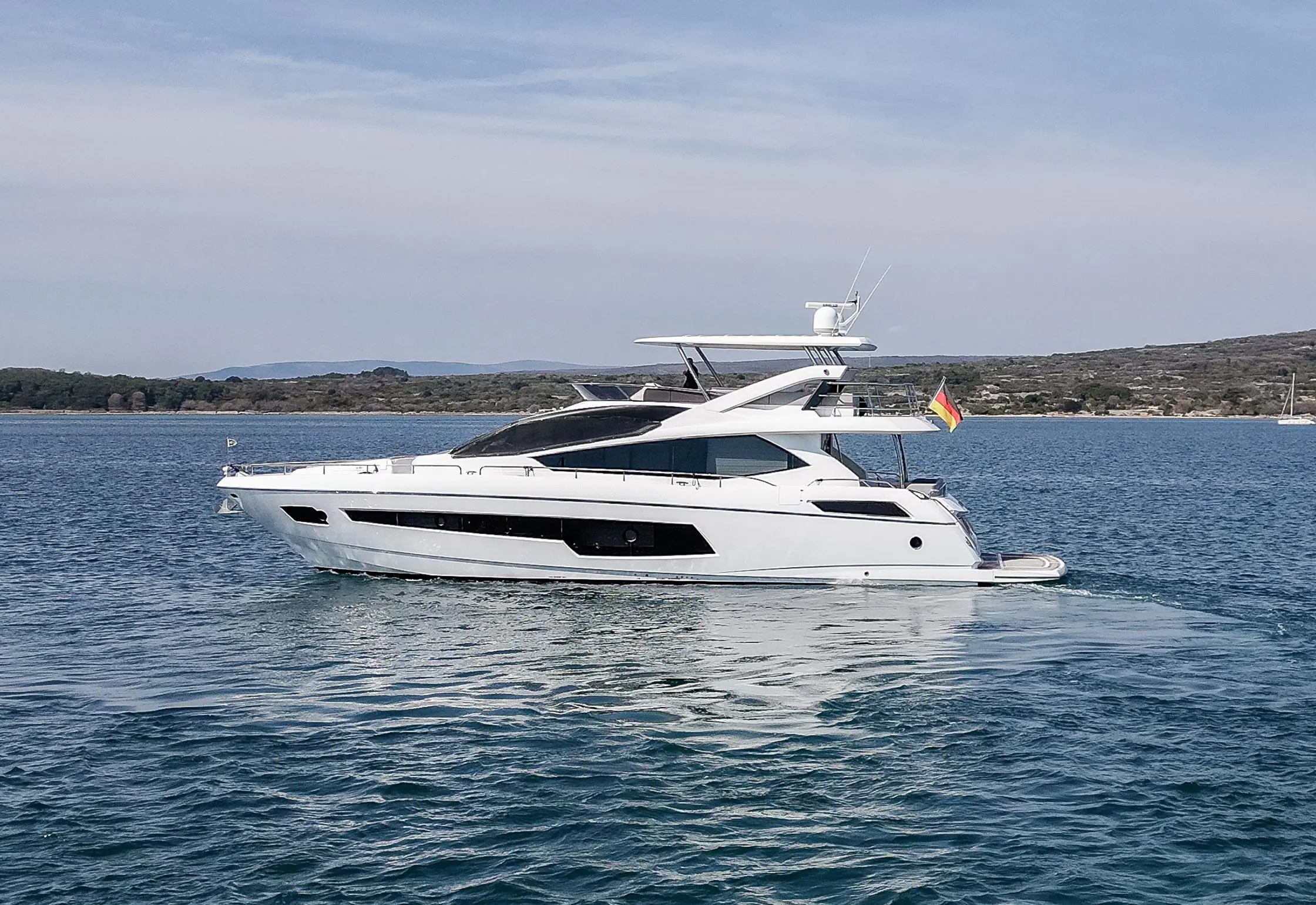 2016 Sunseeker 75 yacht