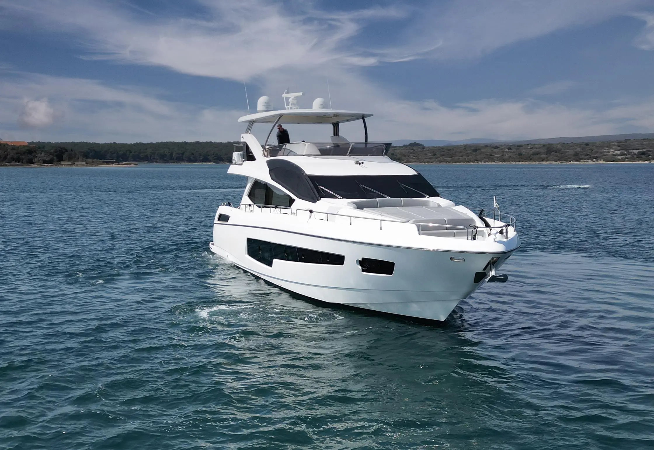 2016 Sunseeker 75 yacht