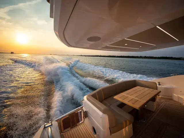 Sunseeker Manhattan 52