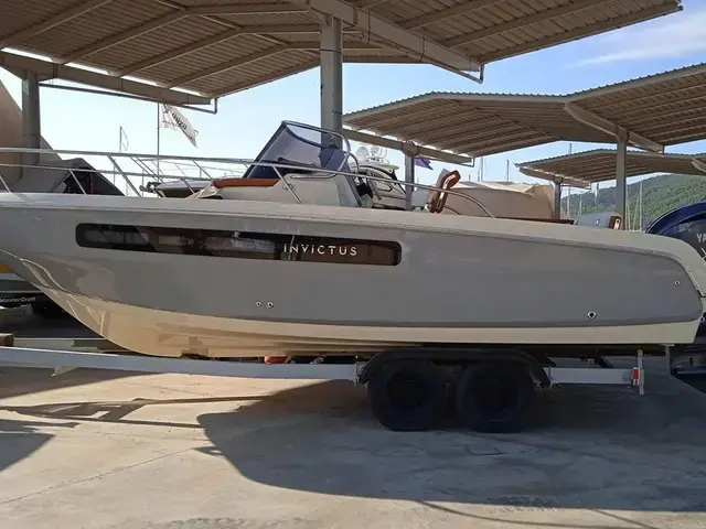 Invictus Boats 240 CX