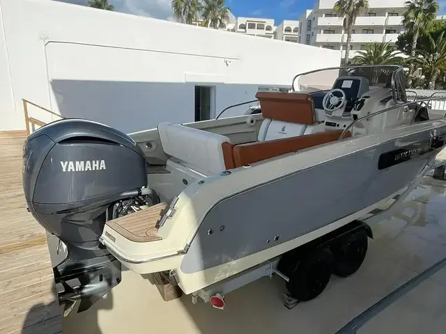 Invictus Boats 240 CX