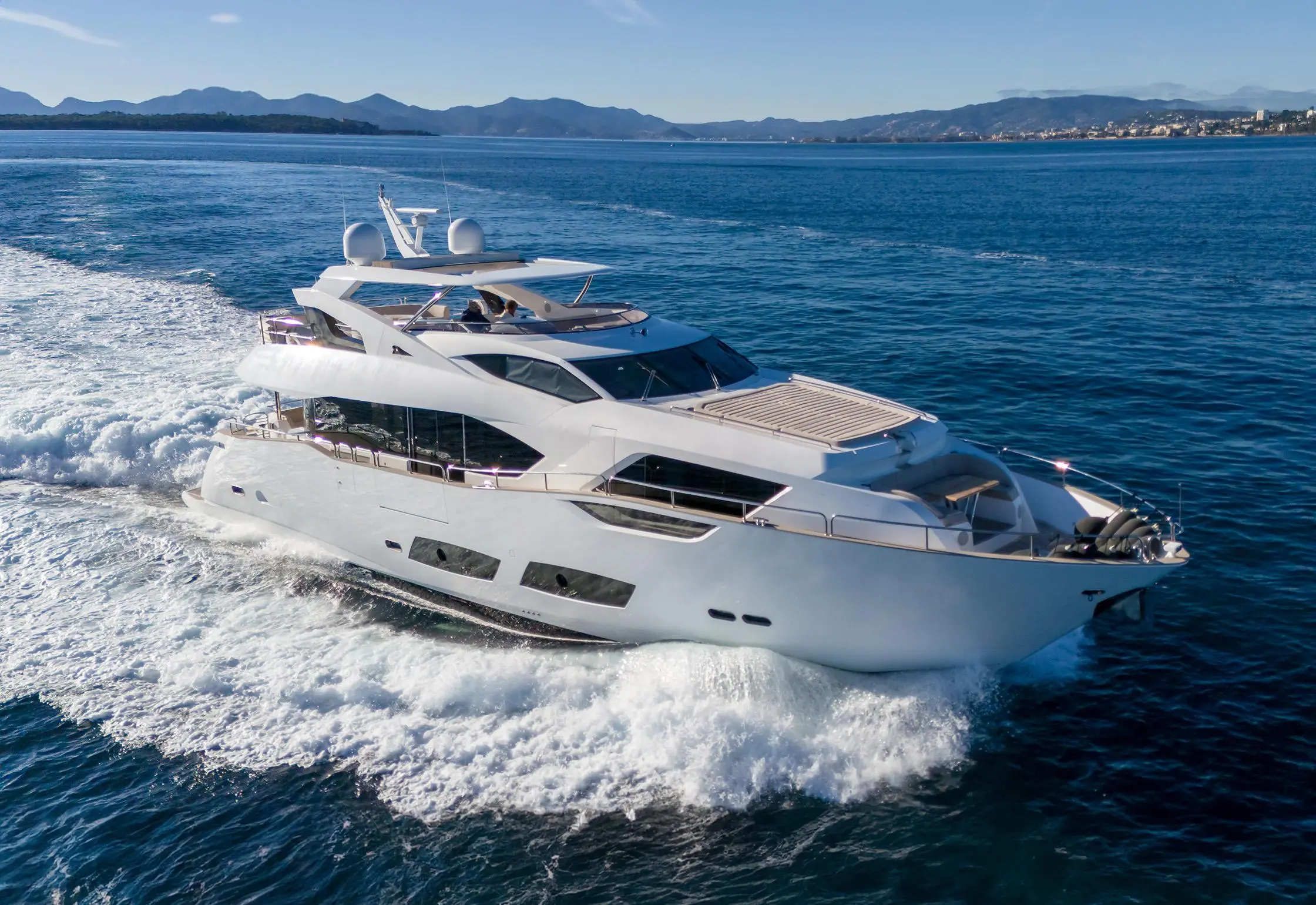 2018 Sunseeker 95 yacht