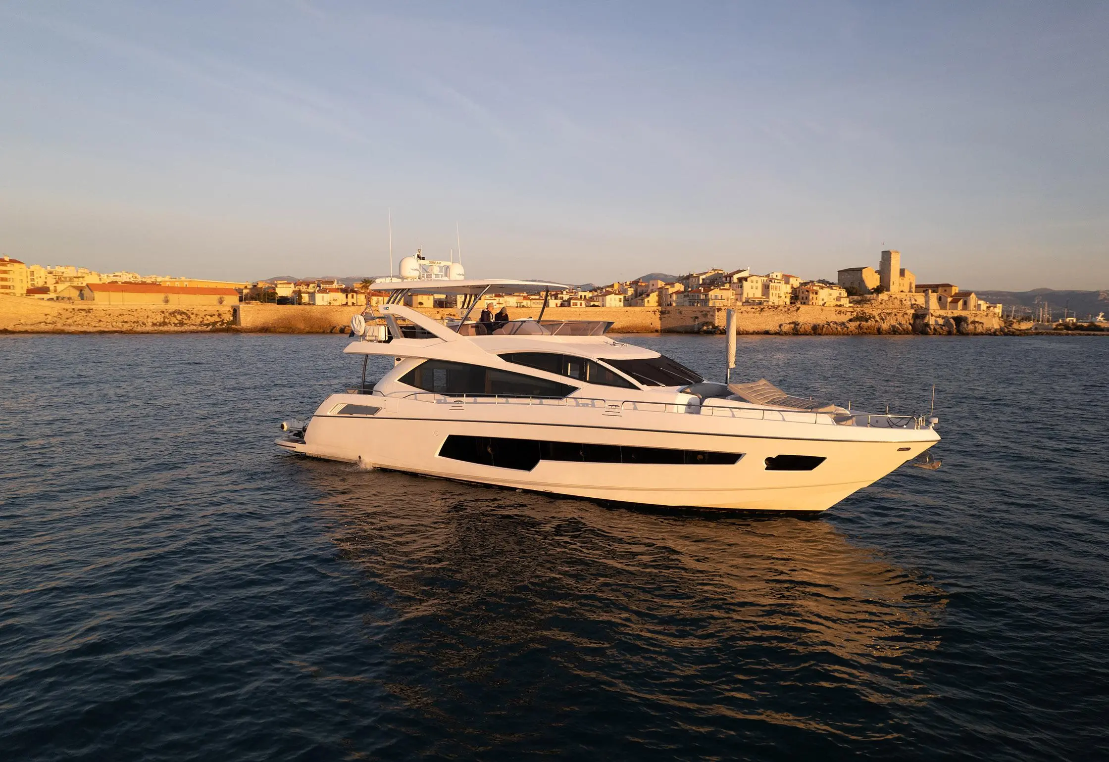 2016 Sunseeker 75 yacht