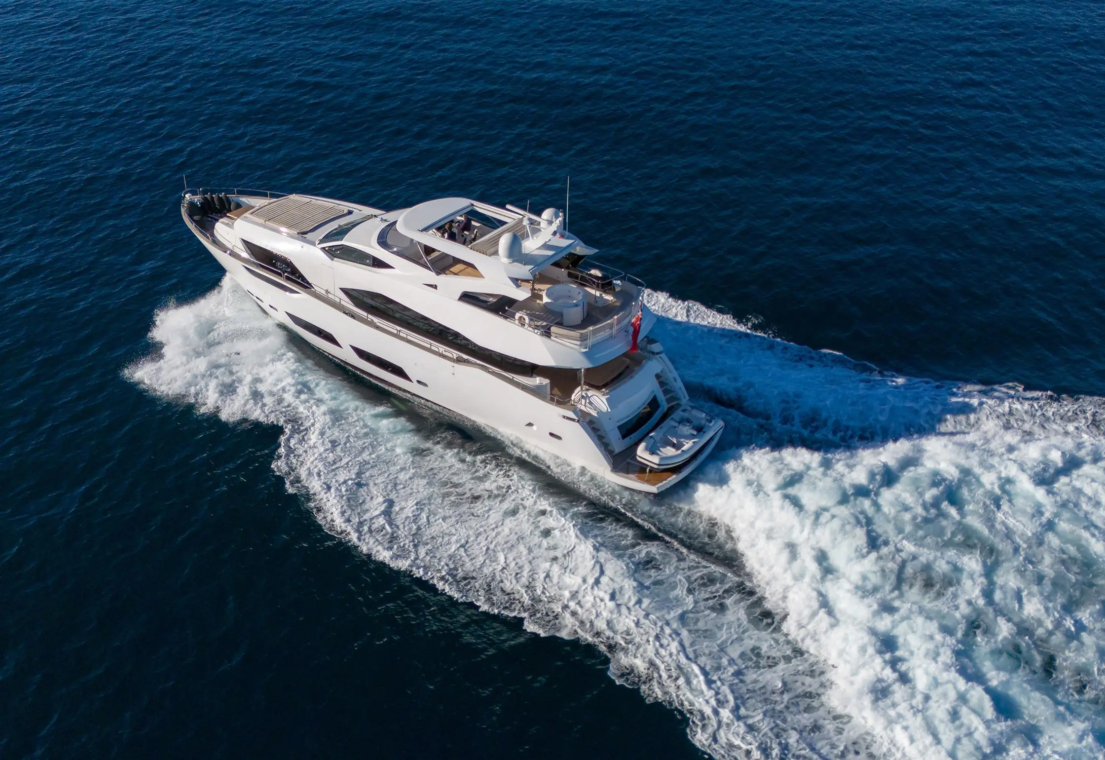 2018 Sunseeker 95 yacht