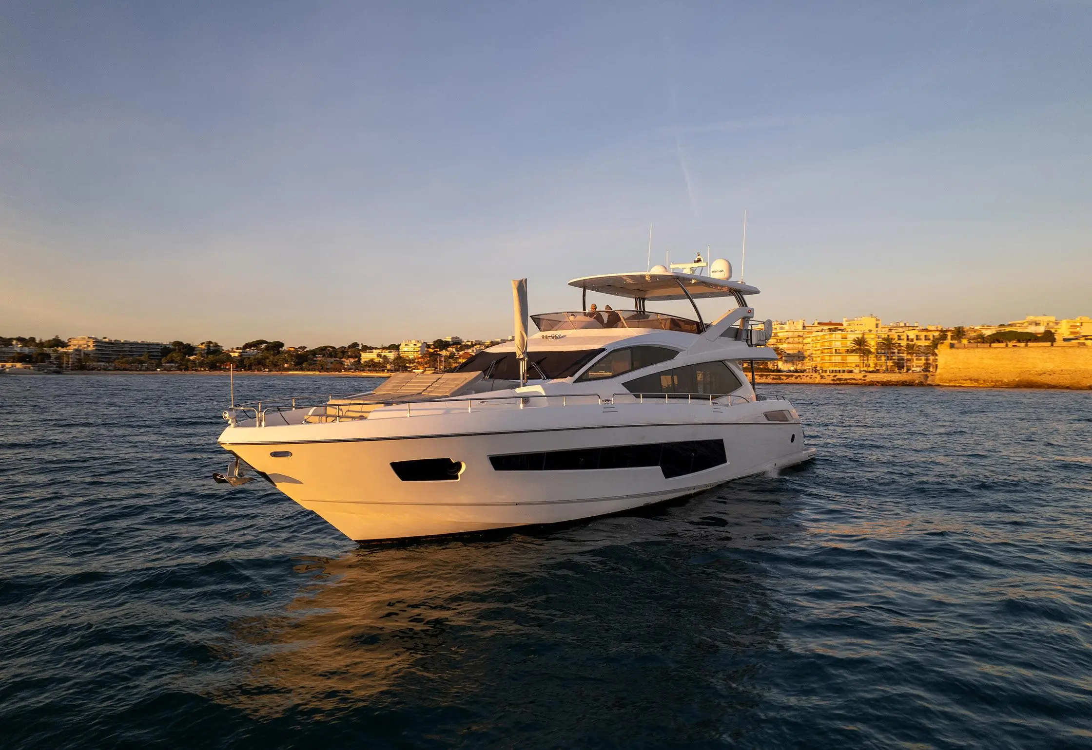 2016 Sunseeker 75 yacht