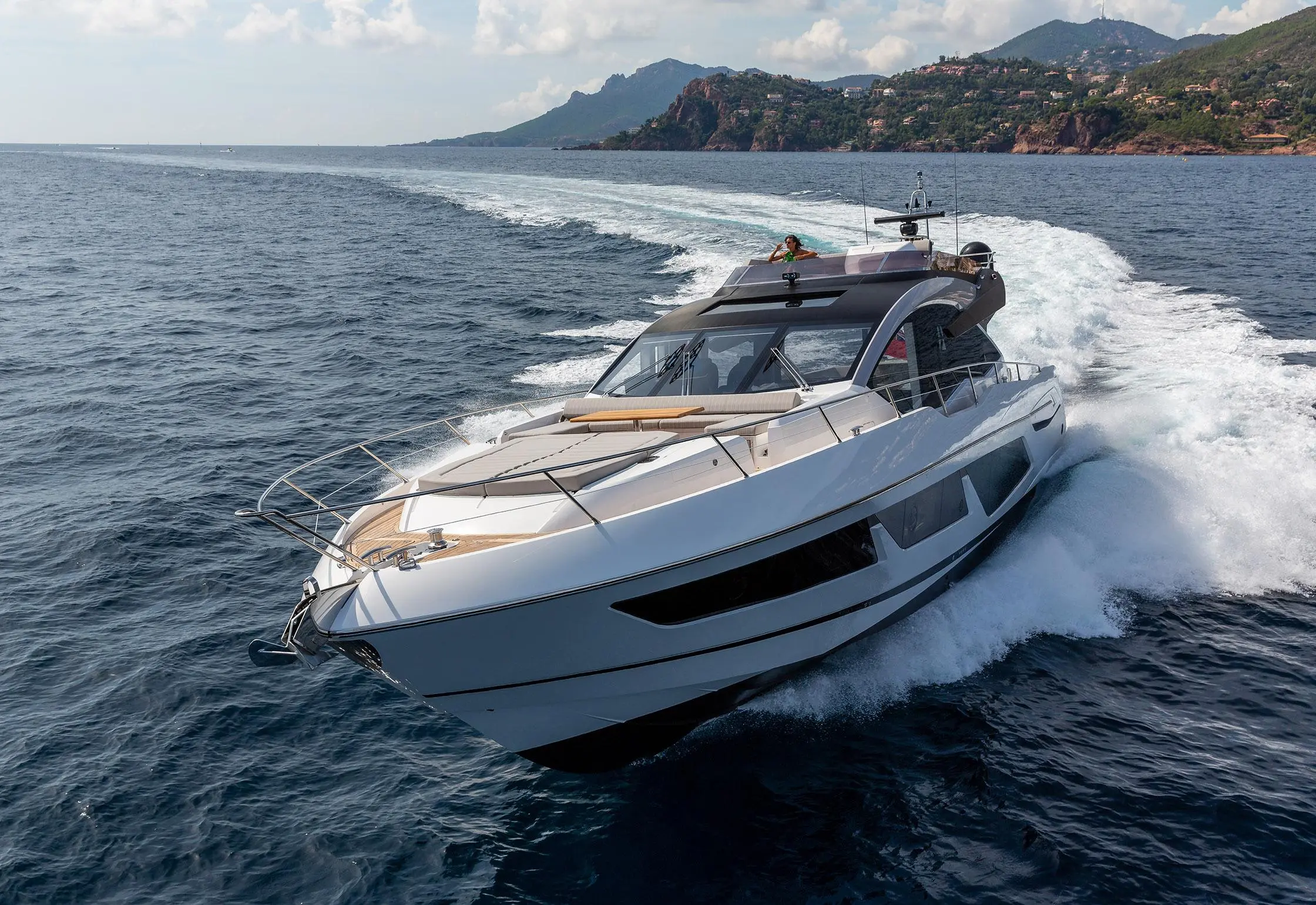 2019 Sunseeker sport yacht 74