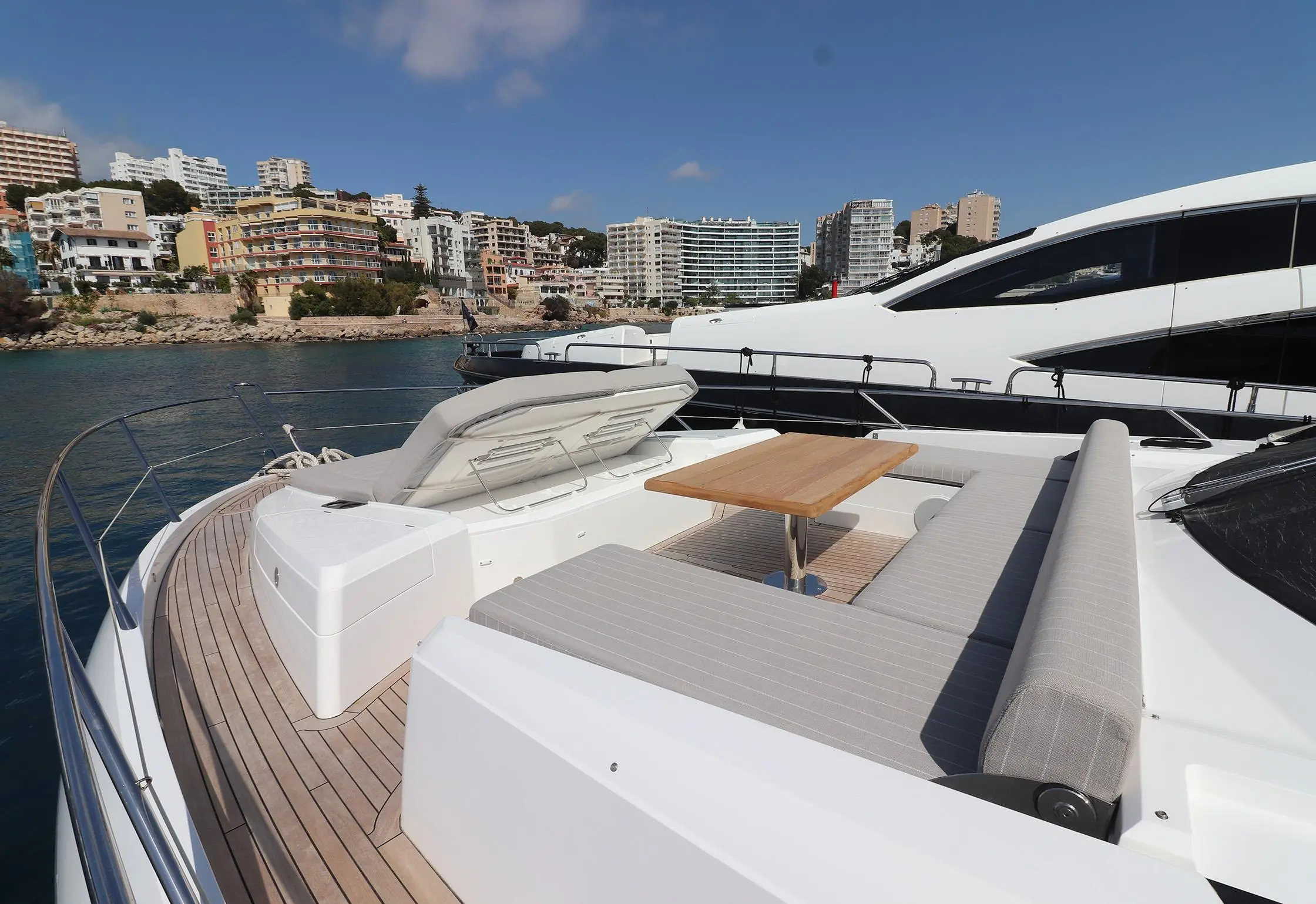 2019 Sunseeker sport yacht 74