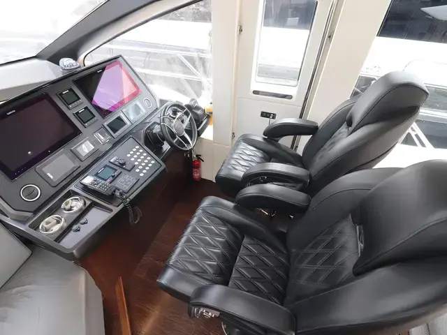 Sunseeker Sport Yacht 74