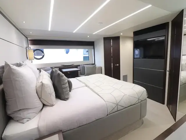 Sunseeker Sport Yacht 74