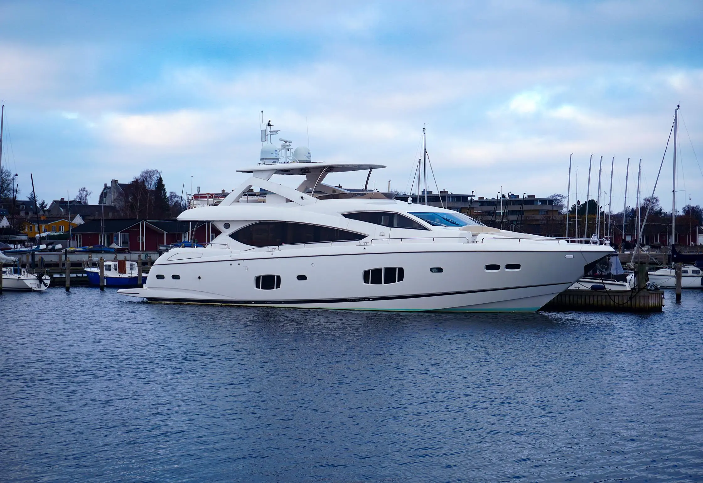 2011 Sunseeker 88 yacht