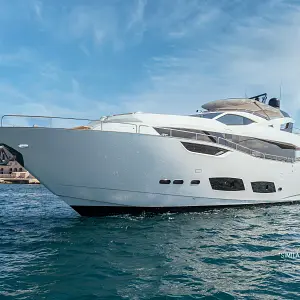 2023 Sunseeker 95 Yacht