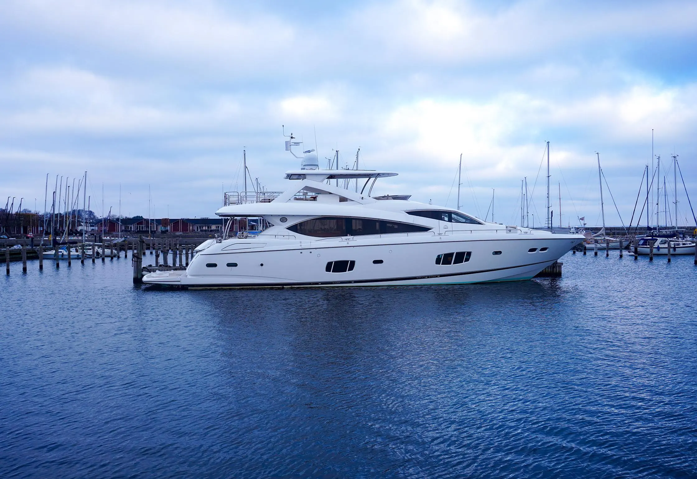 2011 Sunseeker 88 yacht