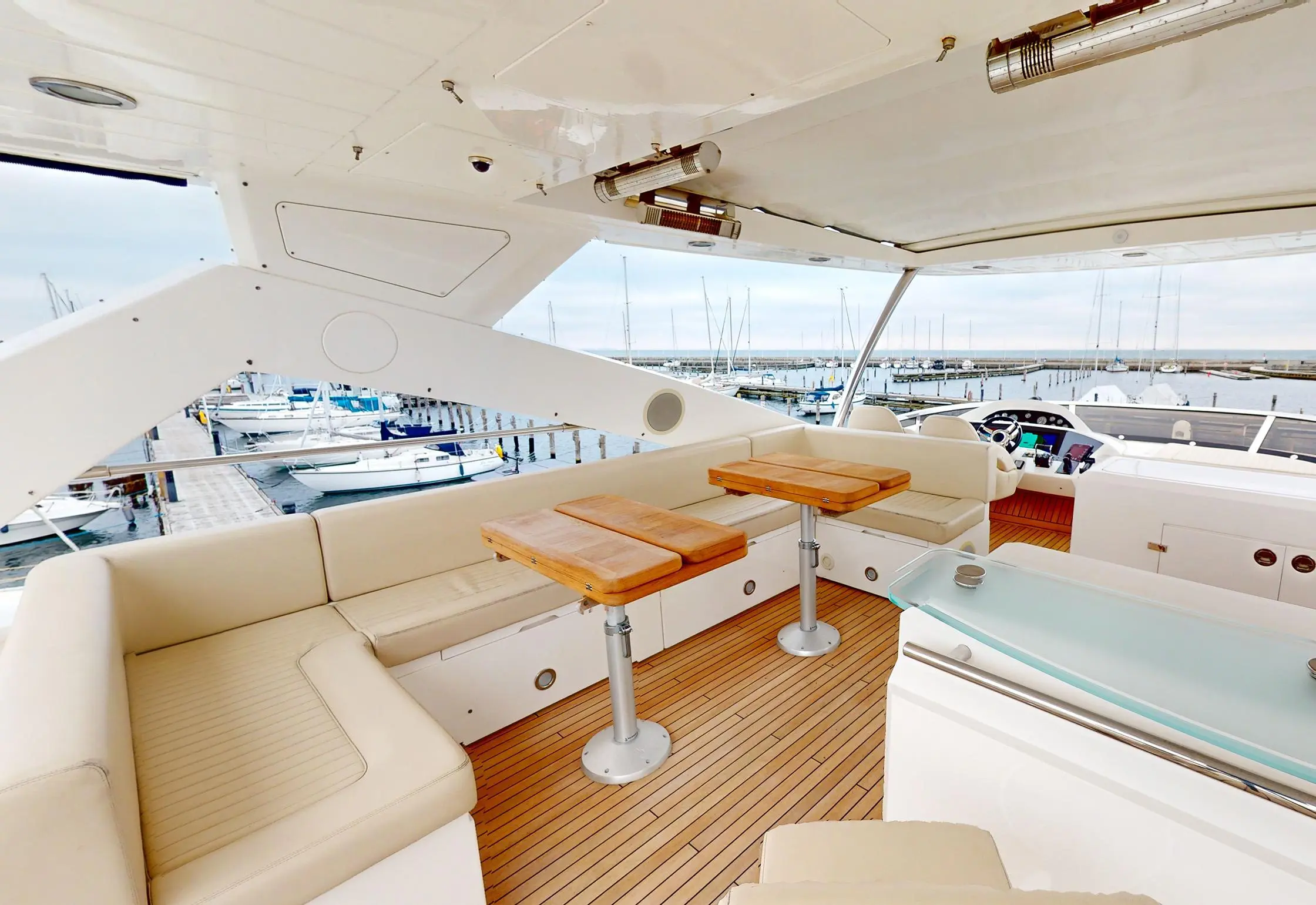 2011 Sunseeker 88 yacht