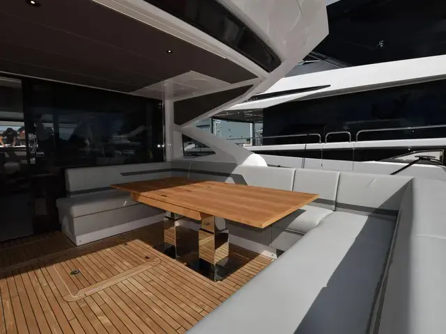 Sunseeker Predator 74 Xps