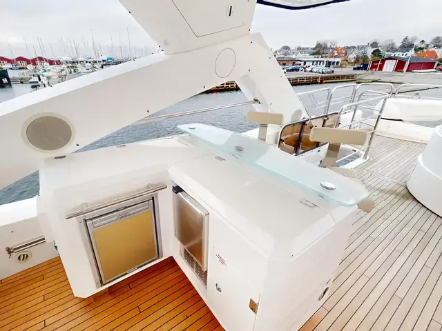 Sunseeker 88 Yacht