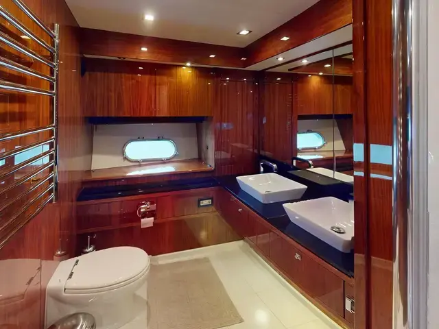 Sunseeker 88 Yacht